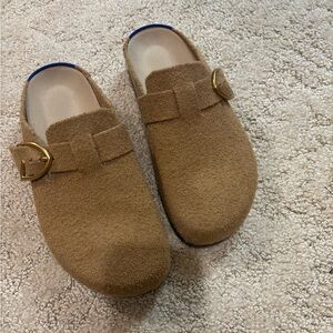 NWOT Rothys Buckle Clogs